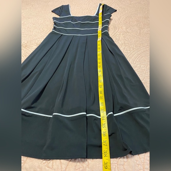 Maggie London square neck dress, size 2 - Picture 5 of 5